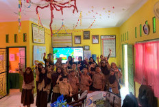 Program Bantuan SmartBoard Tiba ke Sekolah Pelosok Bengkulu Tengah, Pelajar Sambut Antusias