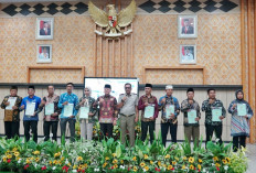 Bagikan 200 Sertipikat Tanah PTSL, Gubernur Rohidin: Ini Program Riil yang Dirasakan Masyarakat