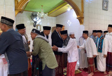 Suasana Khusyuk dan Hangat Selimuti Pelaksanaan Salat Idul Fitri Pemkab Bengkulu Tengah 
