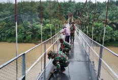 Satgas TNI Rampungkan Perbaikan Jembatan Gantung di Paluta, Akses Antardesa Kembali Pulih