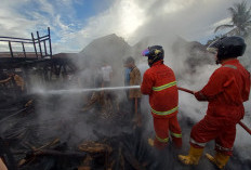 Korsleting Listrik Diduga Picu Kebakaran, 5 Rumah Warga di Desa Sekayun Mudik Rata dengan Tanah