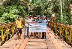 Salurkan CSR, PT. BNT Bantu Perbaiki Jembatan Rusak di Pematang Tiga