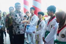 Berlaga di Bengkulu Selatan, Atlet Taekwondo Terima Reward dari Pj Bupati