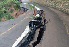 Jalan Liku Sembilan Sempat Ditutup Total, Kendaraan Lintasi Jalan Darurat