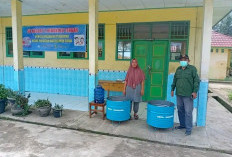 Sekolah, PAUD hingga Masjid Terima Bantuan Tempat Sampah dari Pemdes Harapan