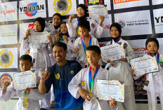 Bangga! Atlet Bengkulu Tengah Sabet Medali Emas di Kejuaraan Karate Teko Open