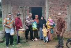 Warga Kurang Mampu di Desa Pondok Kubang Akhirnya Terima Bantuan Sembako