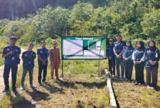 Dukung Wisata Lokal, Mahasiswa KKN UNIB Serahkan Peta dan Papan Informasi Bukit Kandis