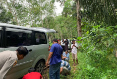 Jalan Sempit, Kendaraan Terperosok, Kapolsek: Musim Penghujan Tetap Jaga Keamanan 