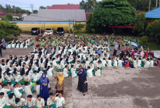 SMPN 1 Bengkulu Tengah Terapkan Gerakan Sekolah Sehat dengan Makan Bergizi Bersama