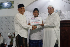 Safari Ramadan di Masjid Baitul Taqwa Desa Renah Semanek, Pemkab Salurkan Bantuan Senilai Rp 30 Juta