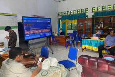 Menuju Sekolah Digital, SMPN 25 Bengkulu Tengah Terima Bantuan SMART Board Pertama