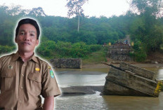 Kondisi Terkini Jembatan Putus di Desa Penanding, Warga Sementara Gunakan Rakit Bambu