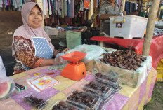 Pedagang Kurma, Cincau dan Cendol Ramaikan Pasar Tradisional