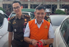 Bebby Hussy Tersenyum Saat Pelimpahan, Tersangka Kasus Dugaan Korupsi Tambang Batu Bara Senilai Rp500 Miliar
