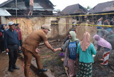 Dokumen Adminduk Hangus Terbakar, Disdukcapil Terbitkan 11 KK dan 22 KTP Baru Bagi Korban