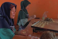 Usaha Bakpia Rumahan Milik Wagimin di Desa Pekik Nyaring Laris Manis Jelang Lebaran