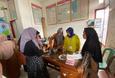 Tingkatkan Inovasi dan Keahlian, Ibu-Ibu Desa Temiang Diberikan Pelatihan Membuat Kue