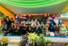 SDN 7 Bengkulu Tengah Gelar Perpisahan Sederhana, Suasana Haru Warnai Sungkeman Siswa