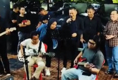 Meski Sempat Diguyur Hujan, ‘Nongkrong Bareng’ di Kantor Bupati Tak Surutkan Antusias Warga