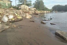 Hampir Sepekan Terlantar, Korban Abrasi Laut di Pondok Kelapa Tagih Kepedulian Pemerintah