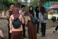 Hari Ini, Giliran Pelajar SMAN 5 Benteng Terima e-KTP