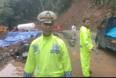 Kondisi Terbaru Akses Jalan Amblas Liku Sembilan, Kendaraan Roda 6 Sudah Boleh Lewat