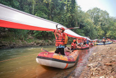 PPN Gelar Aksi Bersih Sungai Ciliwung dan Kibarkan Bendera 79 Meter