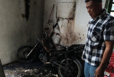 Diduga Akibat Korsleting Listrik, Rumah dan Dua Unit Sepeda Motor Milik Warga Desa Taba Teret Ludes Terbakar