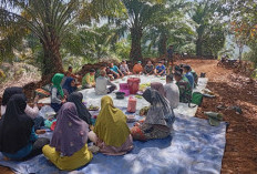 Warga Padang Siring Gelar Syukuran atas Pembangunan Jalan Baru Dibantu TNI