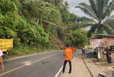 BPBD Benteng Bersihkan Material Longsor