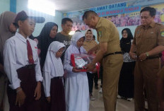 1.781 Seragam Sekolah Dibagikan Gratis Kepada Pelajar di Bengkulu Tengah