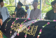 Pemakaman Almarhum Kadis LH Bengkulu Tengah Mahendra Gustian Diiringi Isak Tangis dan Lantunan Doa