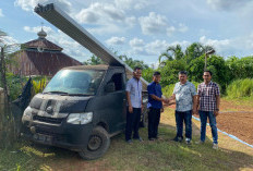 PT. PMS Salurkan Bantuan Material untuk Perbaikan Musala Al-Hikmah Desa Taba Terunjam
