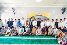 Gubernur Rohidin Serahkan Bantuan Dana Hibah Masjid di Bengkulu Selatan