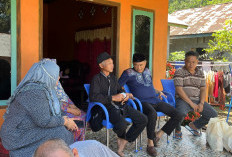 Sekda Rachmat Riyanto Sambangi Korban Kebakaran di Desa Tanjung Heran, Salurkan Uang dan Sembako