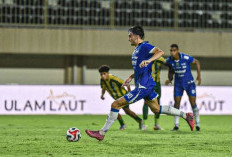 Persib Bandung Rebut Puncak Klasemen Seusai Kalahkan PSM Makassar