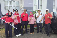 Camat Imbau Masyarakat Desa Pasang Bendera Merah Putih 