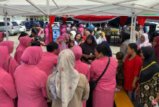 Pasar Murah Polres Bengkulu Tengah Laris Manis, Ibu-Ibu Antusias Belanja Sembako