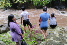 Aliran Sungai Sengak Tiba-tiba Meluap, 4 Warga yang Tengah Berwisata Terjebak