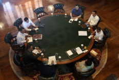 Prabowo Kumpulkan Menteri di Hambalang, Bahas Kampung Haji hingga Pasokan BBM di Wilayah Bencana