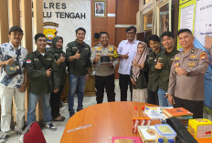 Kapolres Bengkulu Tengah AKBP Dedi Wahyudi Dapat Kejutan Kue Ultah dari Karyawan/ti Koran RBt