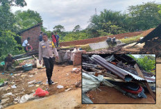 Hujan Deras dan Angin Kencang, Atap Rumah Warga Pondok Kelapa Ambruk Tengah Malam