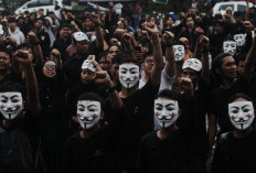 Kompak Kenakan Topeng Guy Fawkes, Ribuan Mahasiswa Serukan Lawan Politik Dinasti