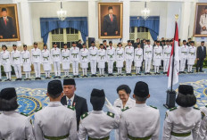 Paskibraka Nasional 2025 Dikukuhkan Mensesneg Prasetyo, Megawati Hadir di Istana