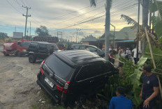 Kecelakaan di Taba Terunjam, Mobil Avanza Diduga Out of Control Tabrak Pohon Hingga Ringsek
