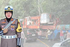 Truk Trailer Terperosok Belum Sepenuhnya Dievakuasi, Arus Lalu Lintas Diberlakukan Sistem Buka Tutup