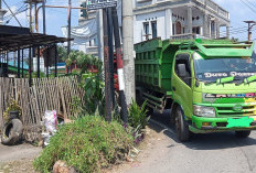 Dianggap Ganggu Lalu Lintas, Puluhan Truk Antre BBM Dikeluhkan Pengguna Jalan 