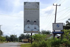 Idul Adha Telah Usai, Baliho Bupati-Wabup Bertuliskan Marhaban Ya Ramadan Masih Terpampang Manis