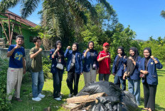 Mahasiswi D3 Keperawatan UNIB Gelar Aksi Bersih Desa, Enam Karung Sampah Plastik Terkumpul